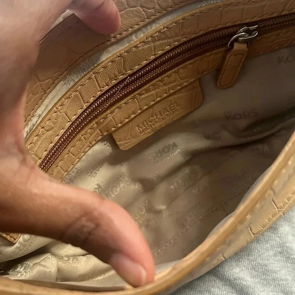 Tan Michael Kors envelope chain crossbody purse with adjustable straps - Picture 8 of 11